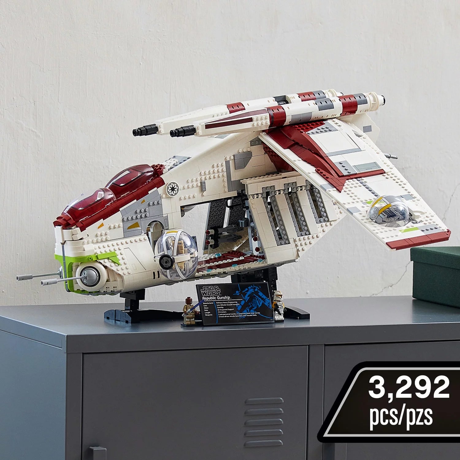 LEGO Star Wars Republic Gunship 75309 UCS Display Model Kit L461176