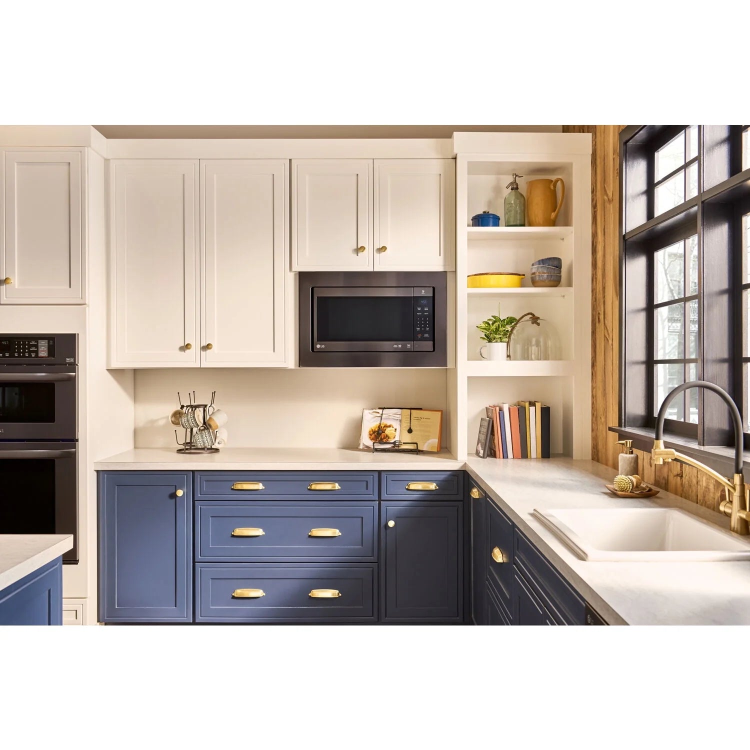 Black Stainless Steel Countertop Microwave A3940