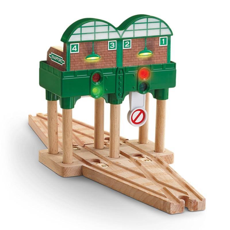 Wooden Railway Logan and The Big Blue Engines Set K564295