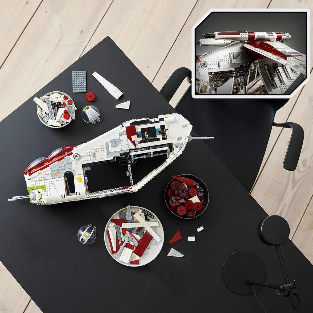 LEGO Star Wars Republic Gunship 75309 UCS Display Model Kit L461176