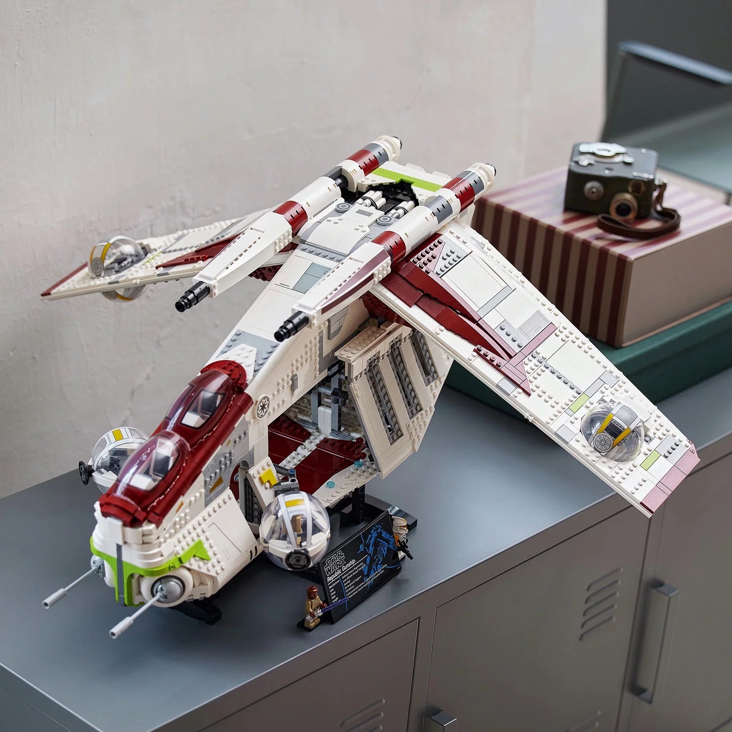 LEGO Star Wars Republic Gunship 75309 UCS Display Model Kit L461176