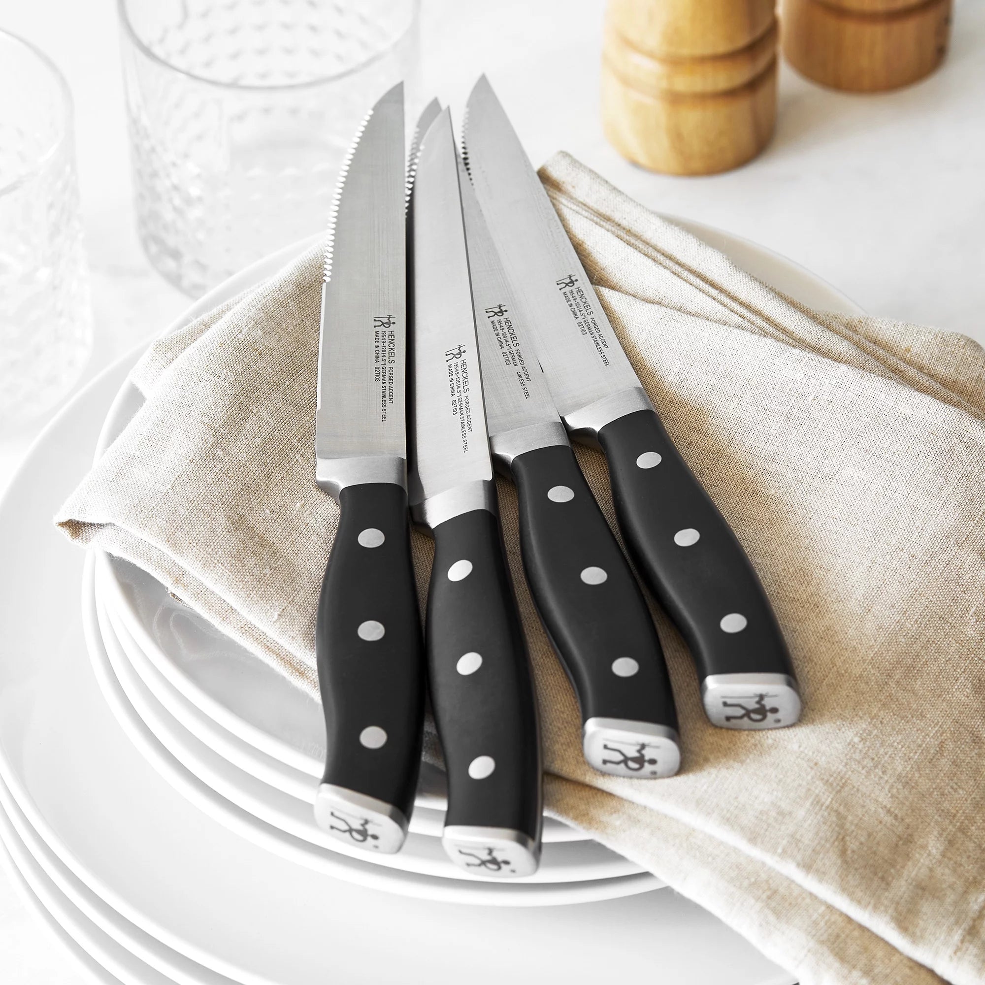 Set of 4 Black Steak Knife Set R53524
