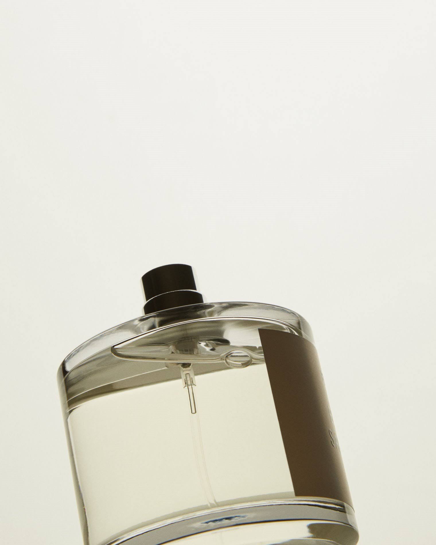 Black Saffron Eau De Parfum Spray T5723