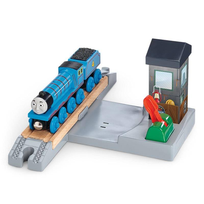 Wooden Railway Logan and The Big Blue Engines Set K564295