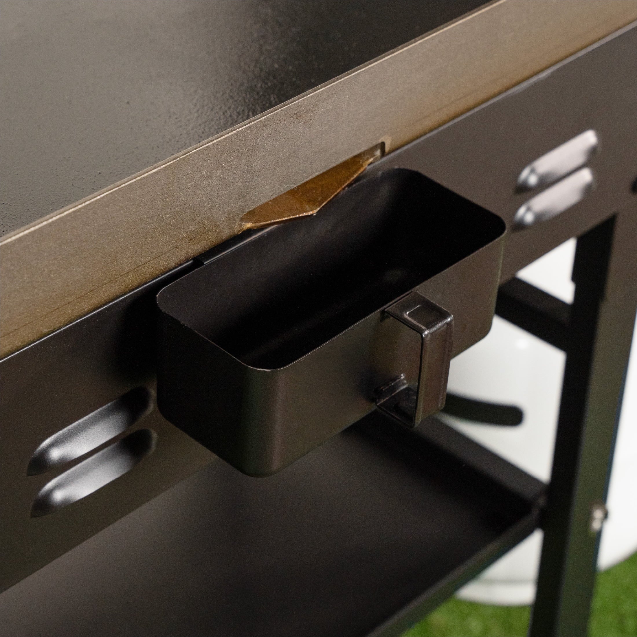 Black 2-Burner 28” Propane Griddle B404